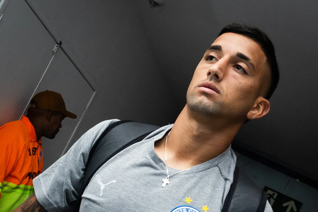 Preocupação no Tricolor! Kike Oliveira deixou o campo lesionado ainda no primeiro tempo de Bahia x Botafogo