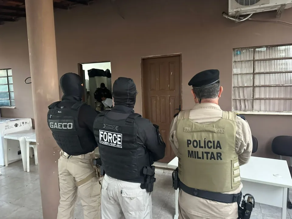 Imagem ilustrativa da imagem Três PMs são alvo de operação por homicídio e fraude fiscal na Bahia