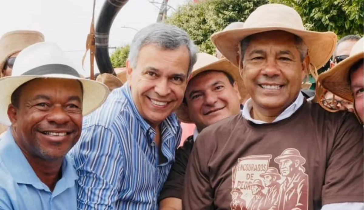 Deputado Félix Mendonça Júnior (PDT) ao lado do governador Jerônimo Rodrigues (PT)
