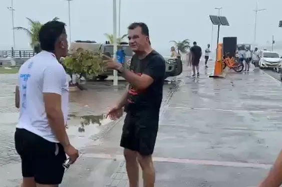 Fábio Mota discute com torcedor do Bahia