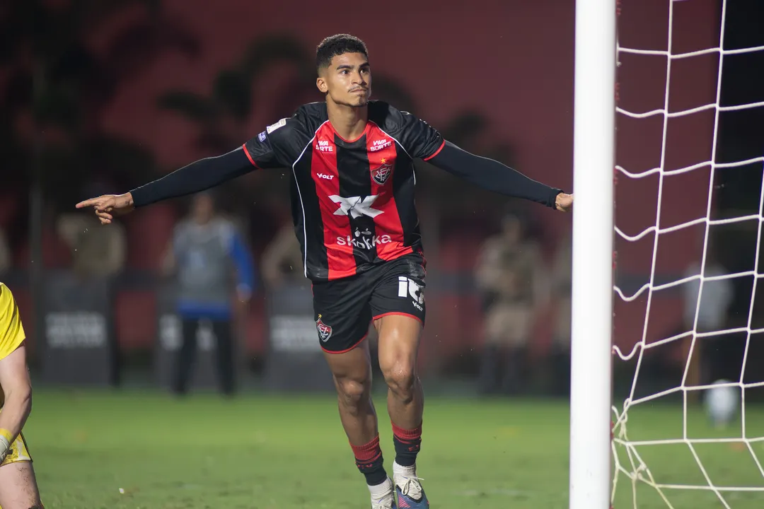 Vitória pagará cerca de 1 milhão de euros por 60% dos direitos econômicos do jogador, enquanto a Portuguesa manterá os 40% restantes.