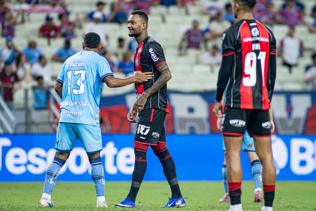 Após triunfo em Fortaleza, o Vitória recebe o Tricolor do Pici em busca de mais uma taça da Copa do Nordeste.