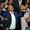 Flávio diz que receberá faixa presidencial de Jair Bolsonaro imagem