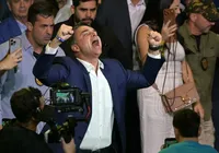 Flávio diz que receberá faixa presidencial de Jair Bolsonaro
