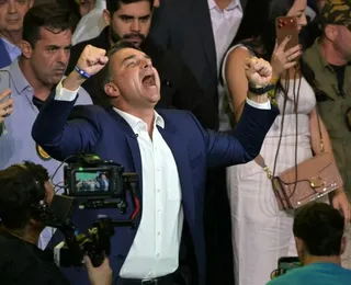 Flávio diz que receberá faixa presidencial de Jair Bolsonaro