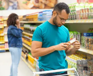 Por que você gasta mais do que planeja no supermercado? Veja como evitar