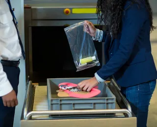 Saiba como o raio-X da PF enxerga o interior das malas em aeroportos