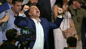 Flávio diz que receberá faixa presidencial de Jair Bolsonaro