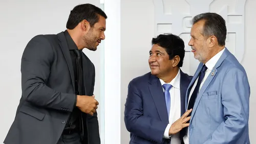 Samir Xaud, presidente da CBF, conversa com Ednaldo Rodrigues, seu antecessor