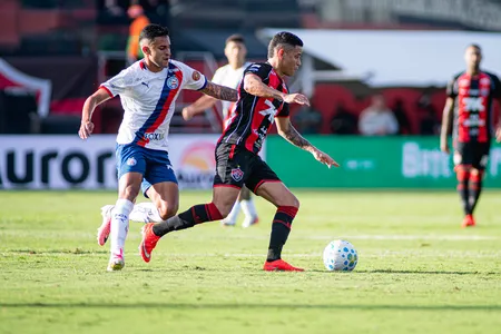 Nestor e Erick em Vitória 0x2 Bahia - Brasileirão 2026
