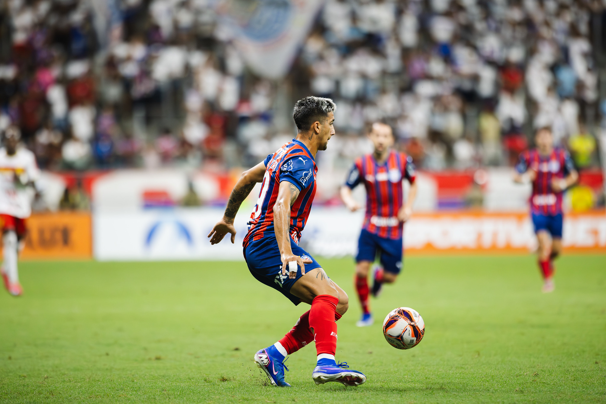 Após pedir para deixar o Bahia, Kike Olivera volta ao time titular no Ba-Vi
