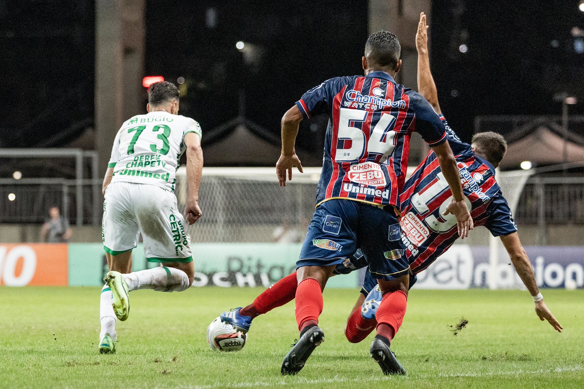 Bahia reencontra Chapecoense, rival contra quem os números pesam