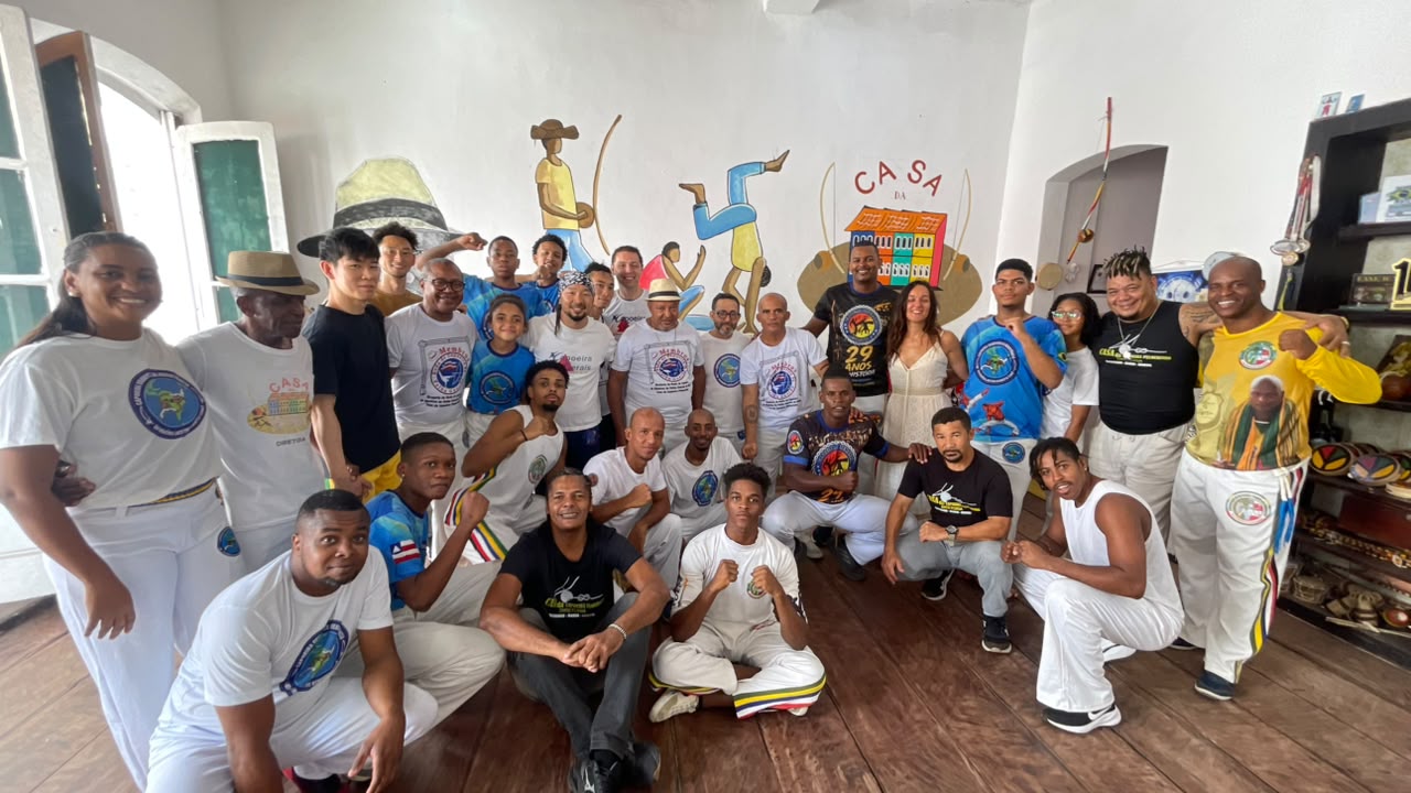Capoeiristas de Salvador e Japão se reúnem em intercâmbio cultural