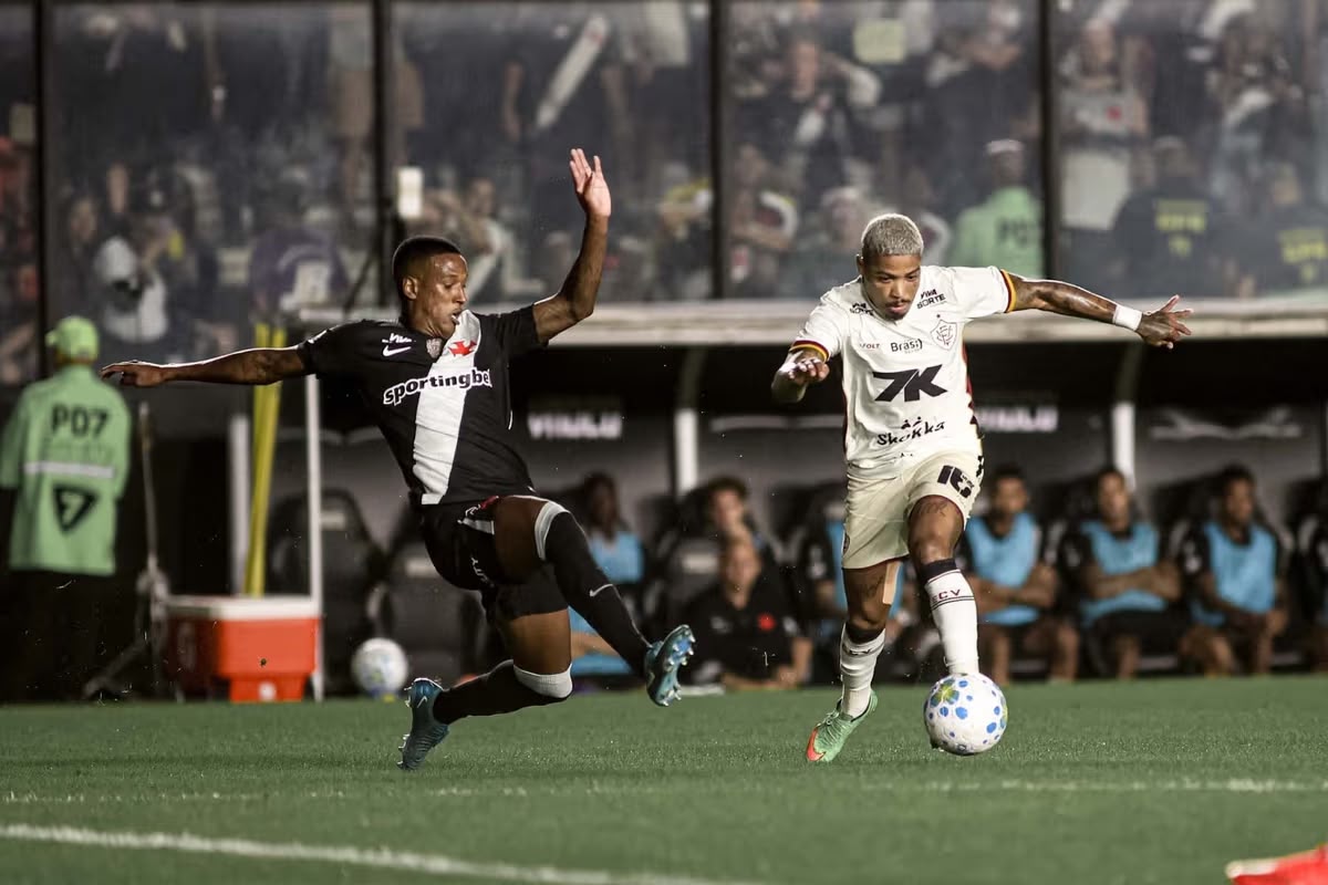 Com um a mais, Vitória perde para o Vasco na Copa do Brasil