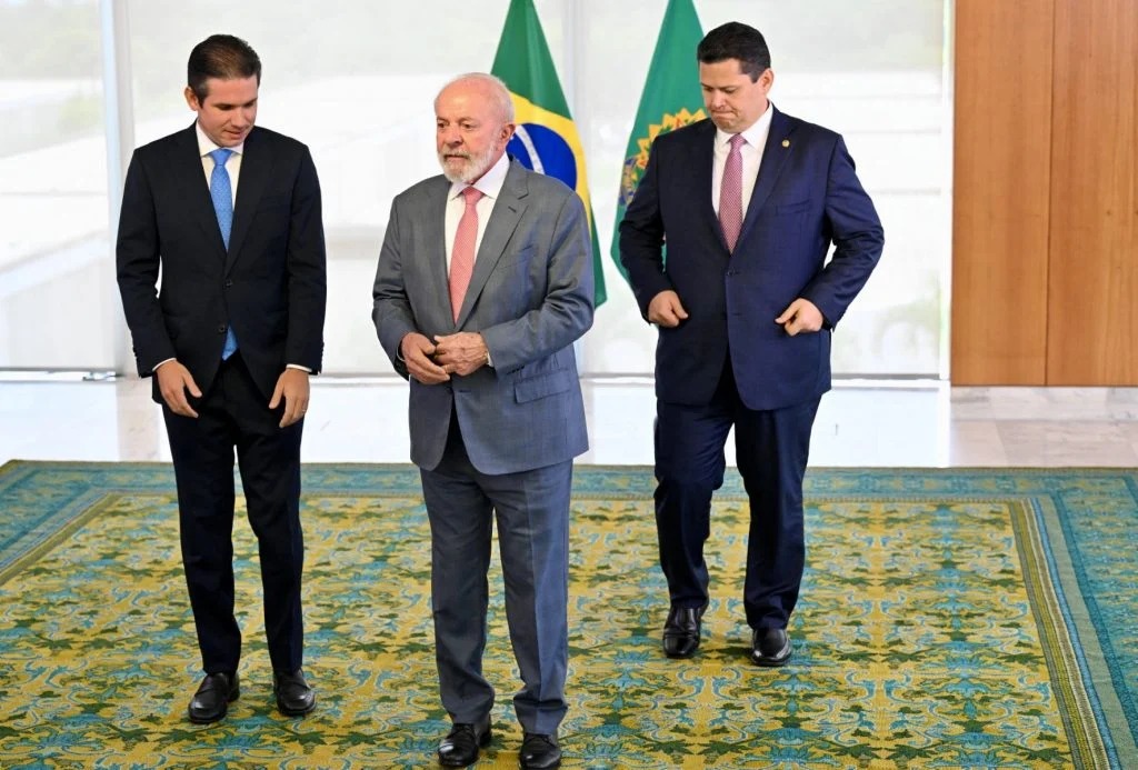 Congresso adia PEC da 6x1 e trava agenda prioritária de Lula