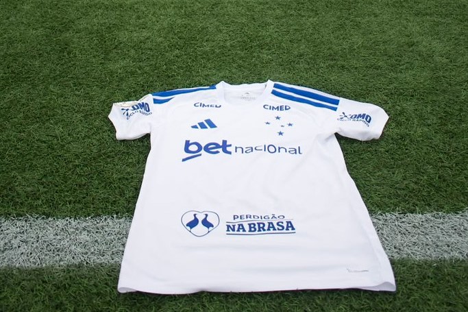 Cruzeiro desiste de atacante uruguaio após negociação travar