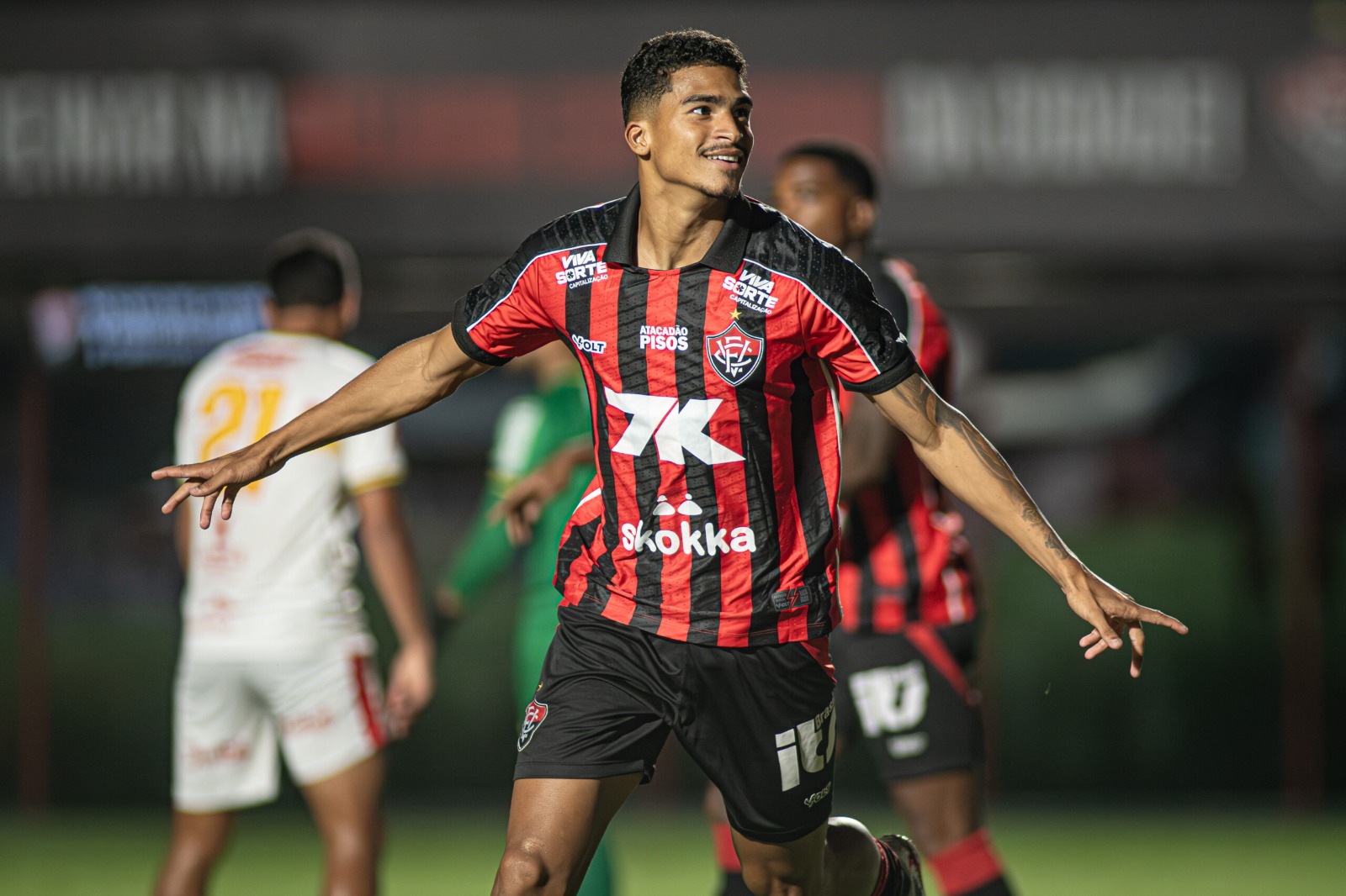 Atacante do Vitória foi oferecido ao Bahia, mas negociação não avançou