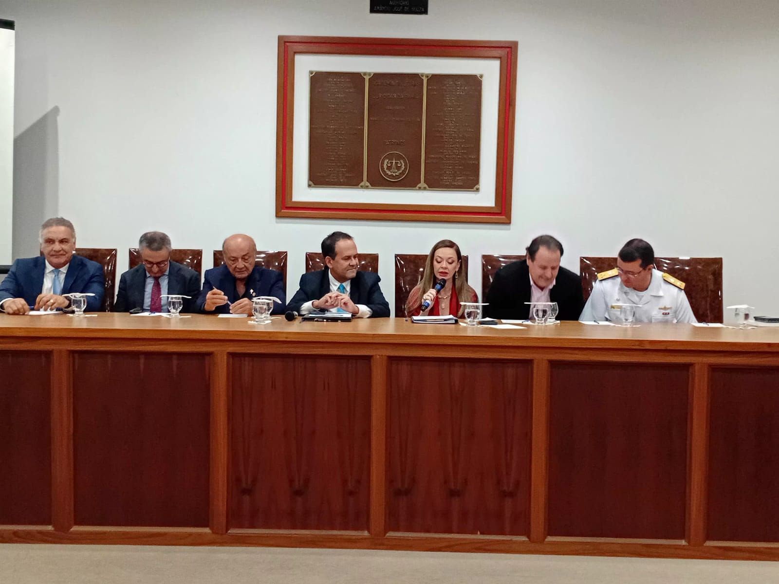 Guerras atuais já afetam economia do Brasil, alerta especialista