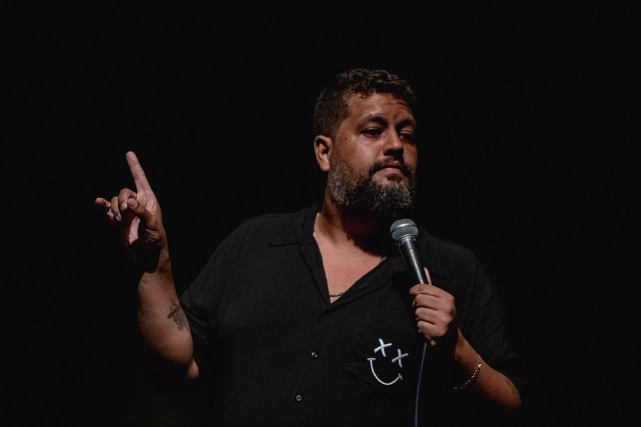Humorista baiano leva show solo para cinco estados em nova turnê
