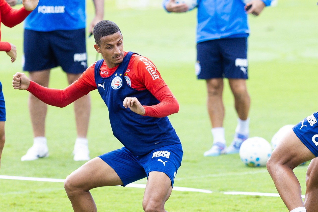 Juba volta e zagueiro evolui antes de duelo com Corinthians