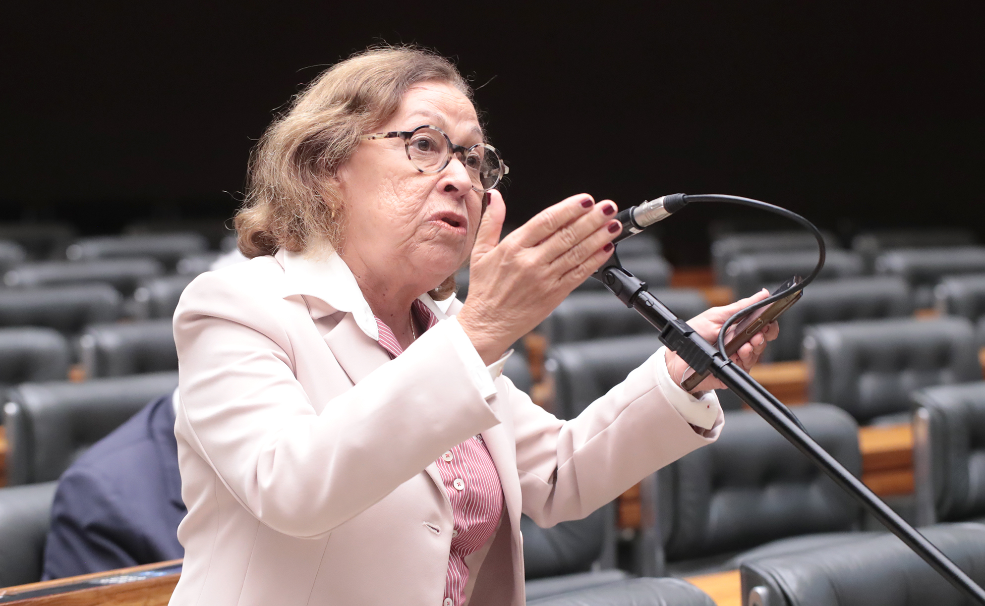Lídice revela motivo de desistência da suplência de Wagner