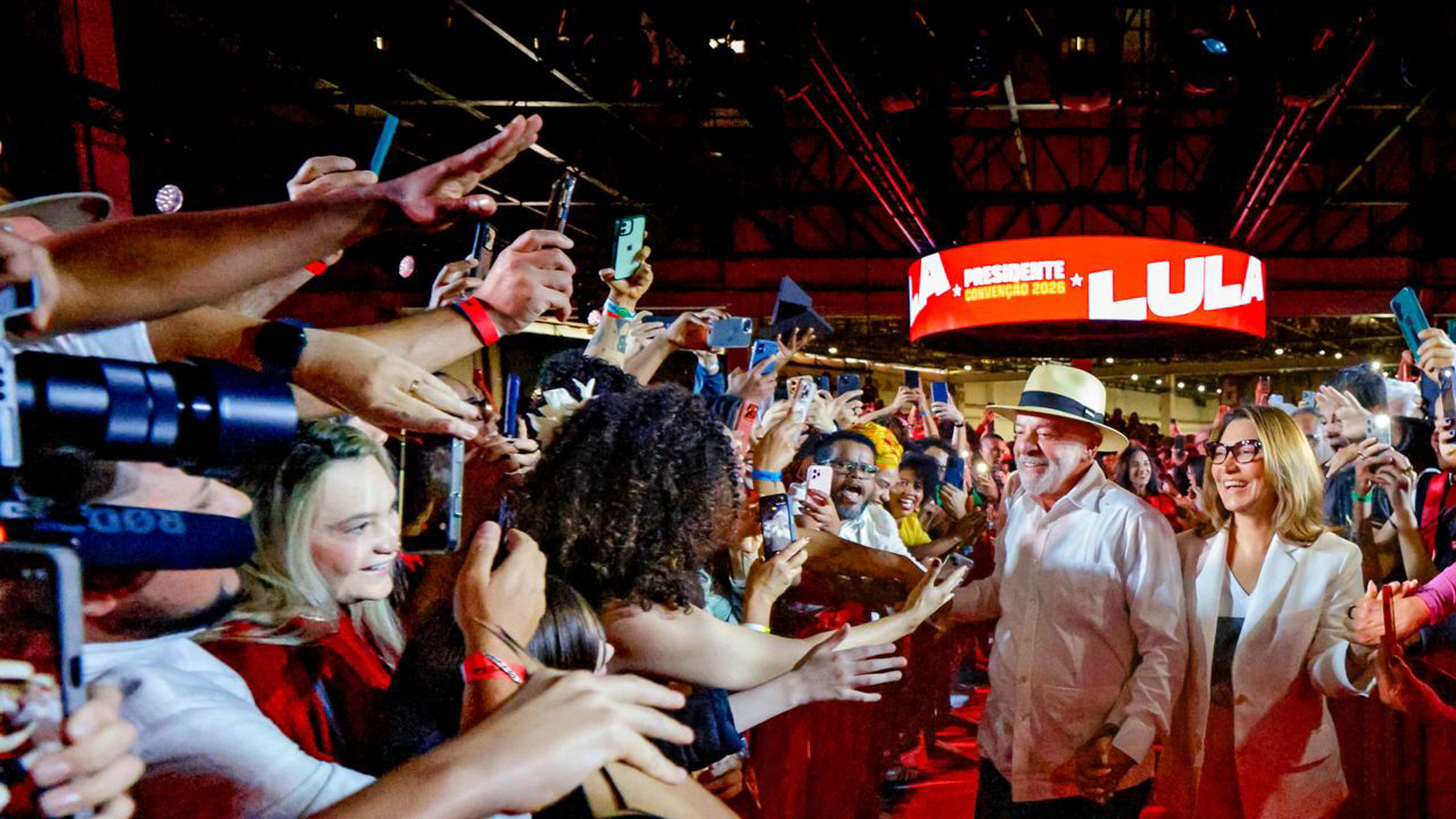 Lula faz críticas a fundo partidário e promete mudanças no orçamento