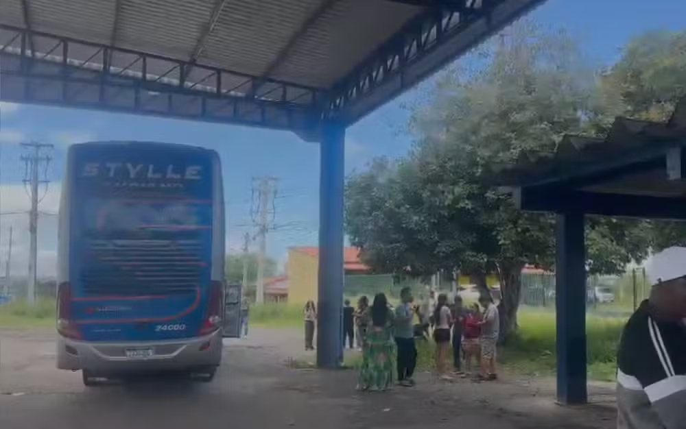 Motorista abandona ônibus com 48 passageiros e foge de fiscalização da PRF