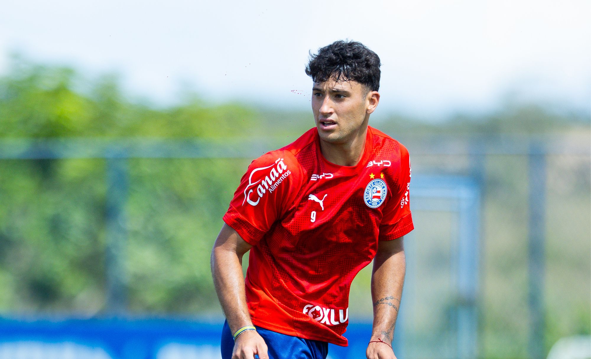 Novos estrangeiros do Bahia viajam para amistoso contra o Fluminense