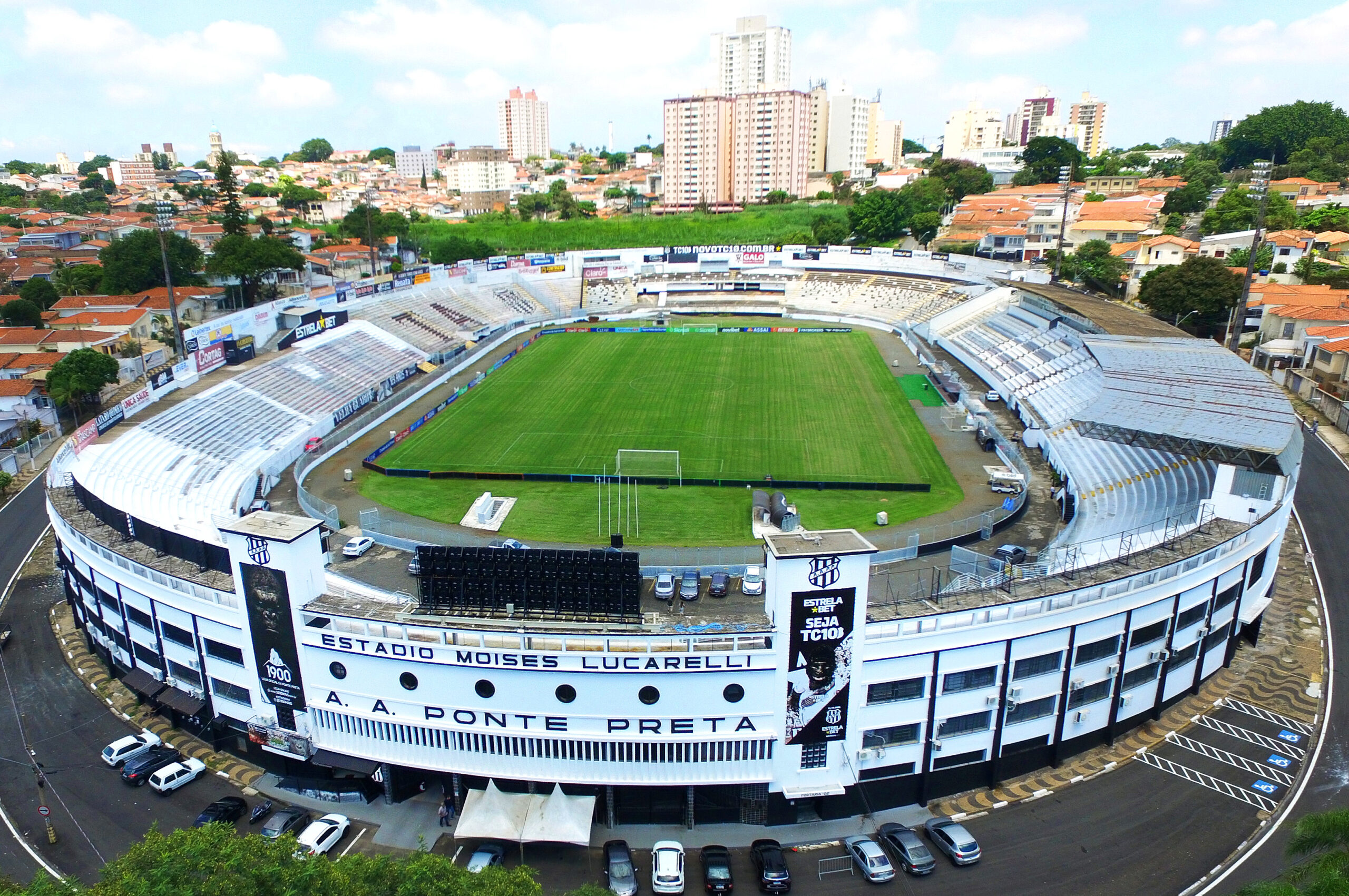 Técnico de clube histórico cobra SAF de R$ 1 bilhão: “Senão vai fechar"