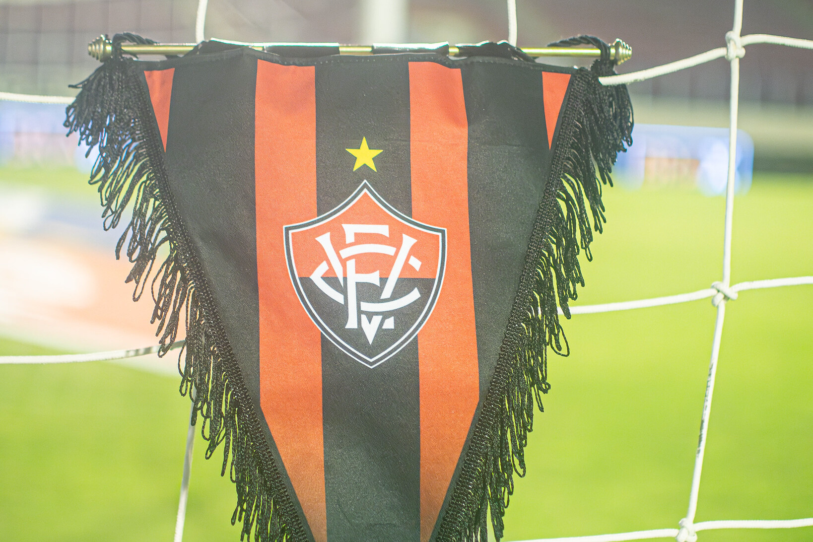 Vitória comunica saída de meia estrangeiro antes de jogo contra o Remo