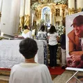 Familiares, amigos e fãs de Netinho se reúnem na Igreja do Bonfim para missa imagem