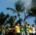 Flávio Bolsonaro reúne apoiadores em ato no Farol da Barra imagem