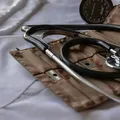 Médico é investigado por emitir 8 mil atestados sem consulta imagem