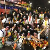 Famosos 'escondidos' na pipoca: relembre celebridades que curtiram o Carnaval disfarçados