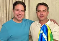Flávio Bolsonaro aparece ao lado de Ramagem após chegada aos EUA