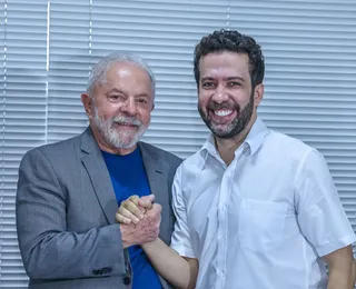 Após ganhar celular, Lula promete live no WhatsApp se canal chegar a 10 milhões de pessoas