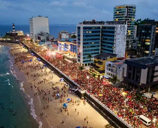 Ato pela democracia reúne 500 mil pessoas em Salvador em apoio a Lula
