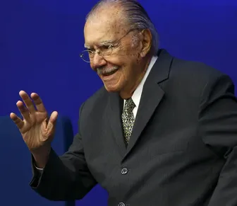 José Sarney é internado após passar por cirurgia abdominal