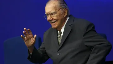 José Sarney é internado após passar por cirurgia abdominal