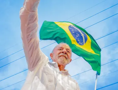 Lula faz 81 anos dois dias após vencer eleição presidencial