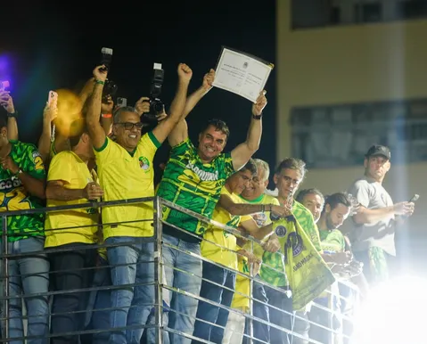 Flávio Bolsonaro recebe título de cidadão soteropolitano em ato no Farol da Barra - Imagem