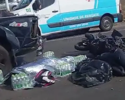 Motociclista morre após bater na traseira de carro na BR-324