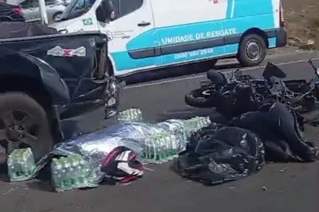 A vítima fatal tinha 23 anos e pilotova um monto preta, modelo Honda Fan, no momento da colisão