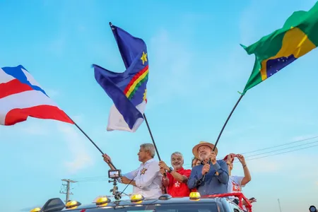 Lula durante caminhada entre Juazeiro (BA) e Petrolina (PE)