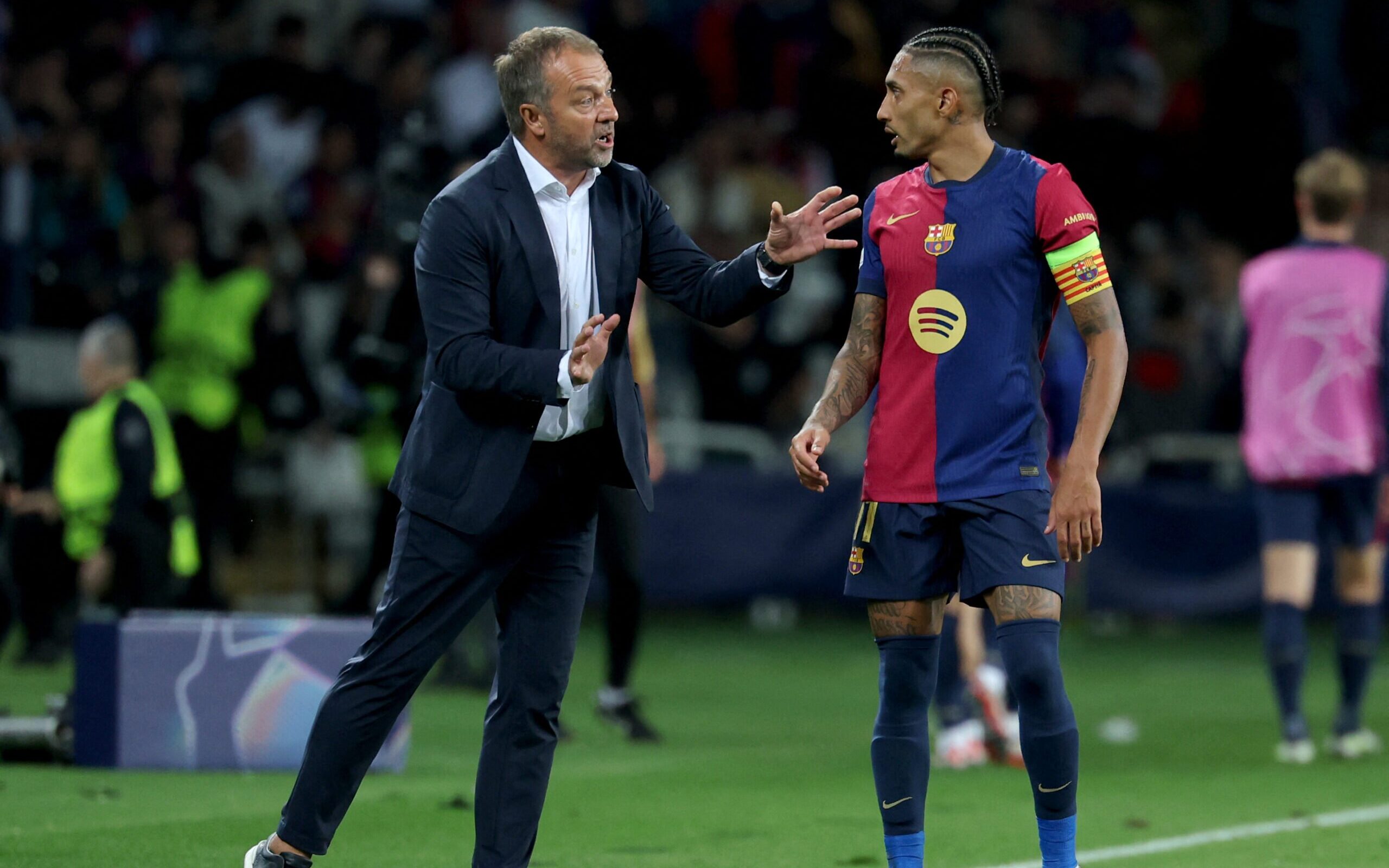 Após lesão, Raphinha será titular em jogo importante na Champions
