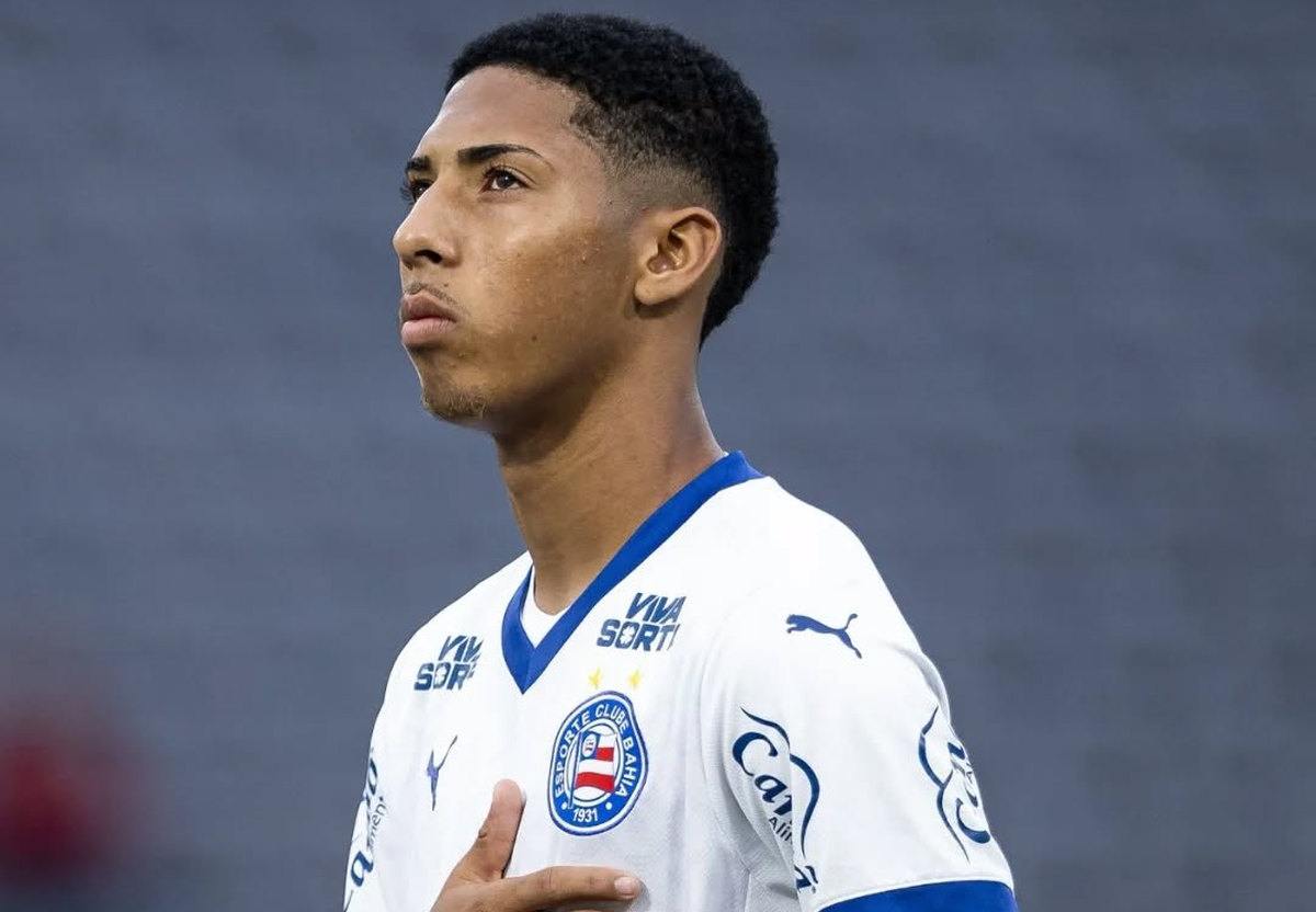 Bahia assina primeiro contrato profissional com joia de 16 anos