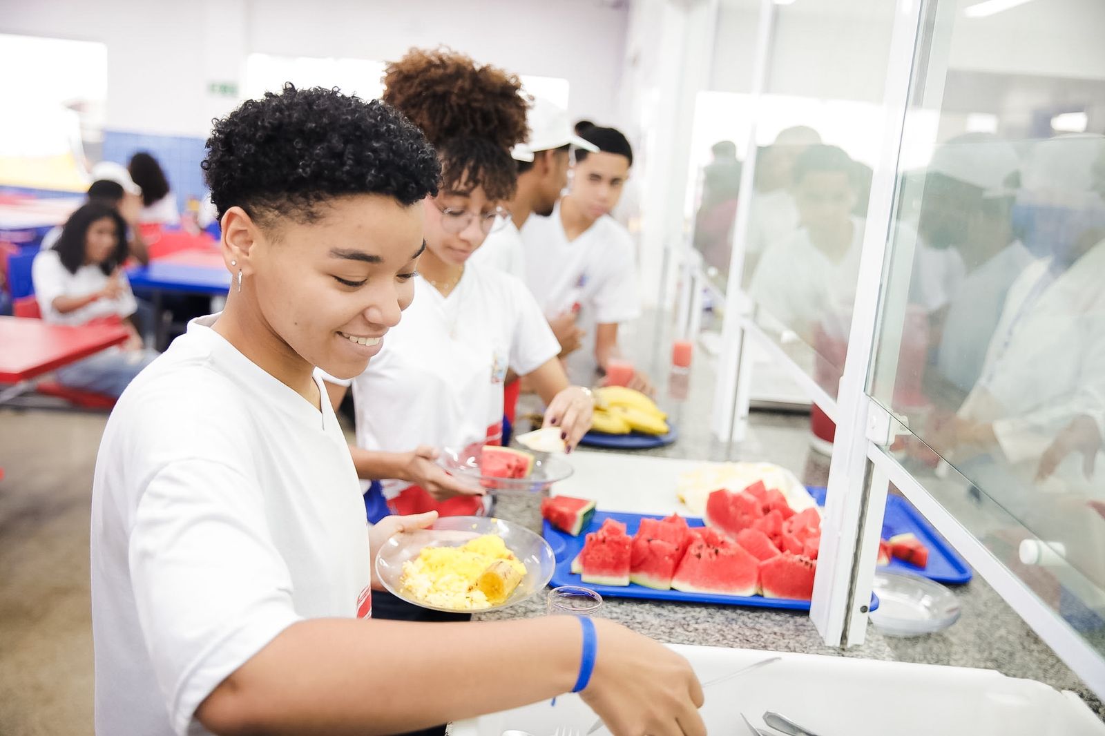 Bahia serve 1,5 milhão de refeições diárias e celebra Dia da Alimentação