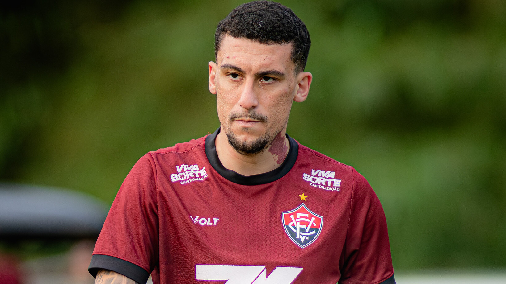 Baralhas pode enfrentar o Vasco? Situação do volante do Vitória