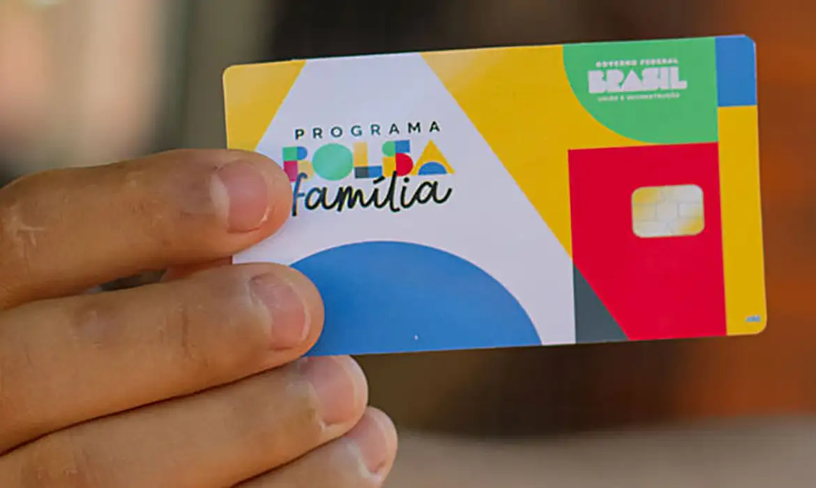 Bolsa Família tem calendário antecipado e novo valor começa a ser pago; veja datas