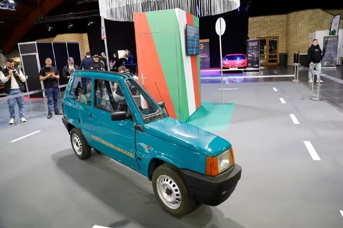 Carro de 50 cm de largura entra para o Guinness como o mais estreito do mundo
